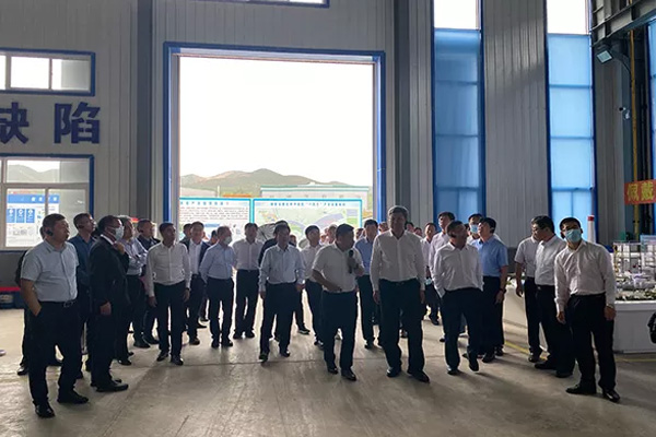 內(nèi)蒙古自治區(qū)黨委常委、通遼市委書記孟憲東攜考察團(tuán)到一諾環(huán)境考察指導(dǎo)